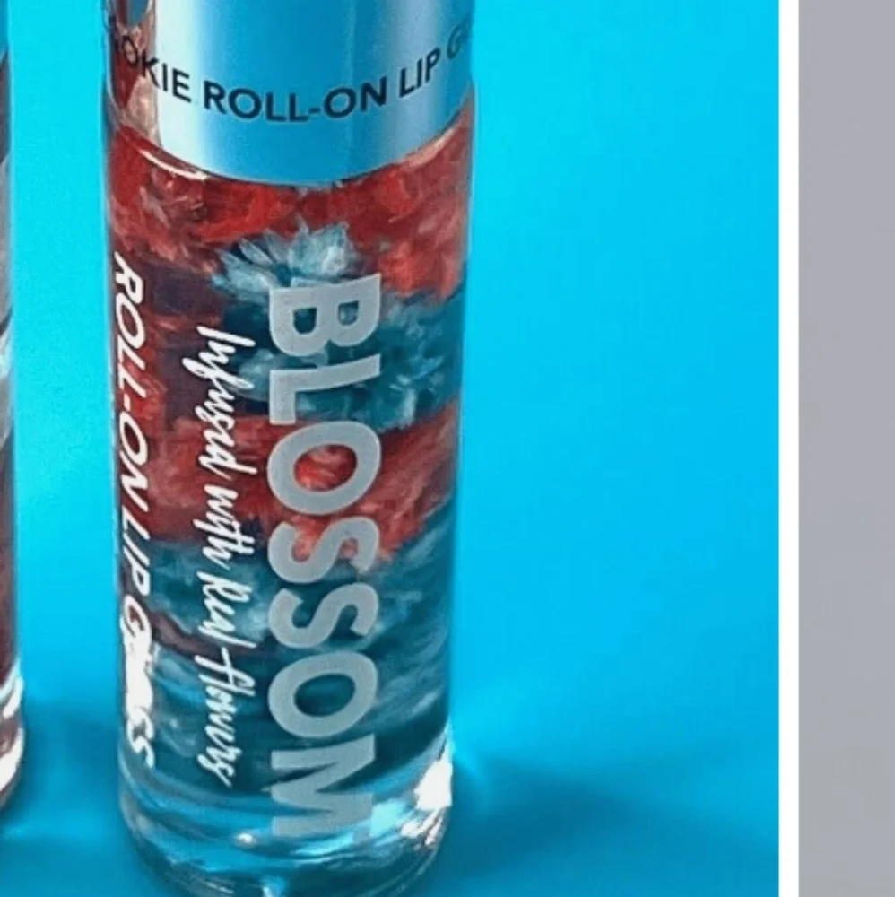 🌟HP🌟🧚‍♀️SUGAR COOKIE Blossom Roll-On Lip Gloss NWOBOX